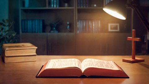 Thamani ya kiasili ya Biblia na jinsi ambavyo mtu huichukulia na kuitumia Biblia kwa njia ambayo inalingana na mapenzi ya Mungu